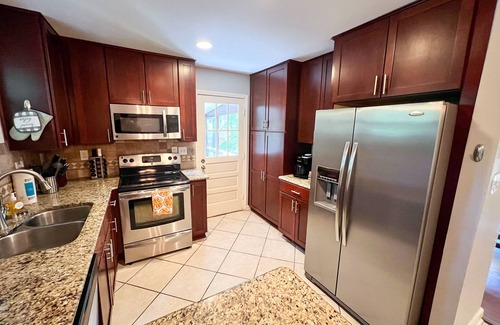 Durham House | Peaceful home near Southpoint/RDU Airport Can Sleep 17