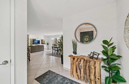 Loomis House | Peaceful Home on Acreage, Walk to Folsom Lake