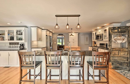 Glenfield House | Peaceful Home w/11 Acres, Creek & Fire Pit!