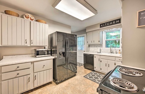 Dauphin House | Peaceful Home w/Patio & Fire Pit on 2 Acres!