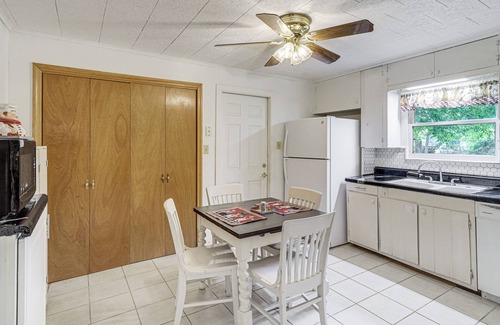 Kempwood House | Peaceful Home w/Yard: 13 Mi to Downtown Houston!