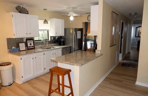 Marineland Acres House | Peaceful Home with a Private Guest House in the Backyard! Easy Beach Access!