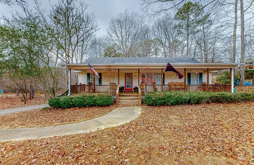 Green Pond House | Peaceful home with custom front porch near University of Alabama, dog-friendly