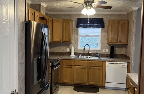 Burnside House | Peaceful home with lake front views! Swimming, fishing, minutes to LCRH