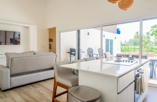 Esterillos Este House | Peaceful home with patio, pool, grill, fast WiFi & 2-min walk to quiet beach