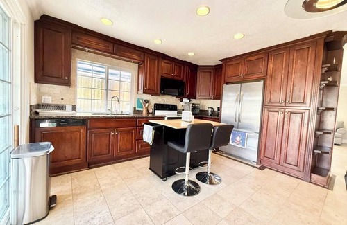 Midway House | Peaceful Home with Patio and Backyard in Escondido