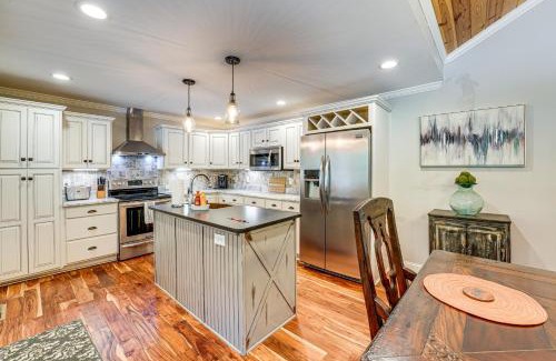 Rome House | Peaceful Home with Porch and Yard, 5 Mi to Rome!