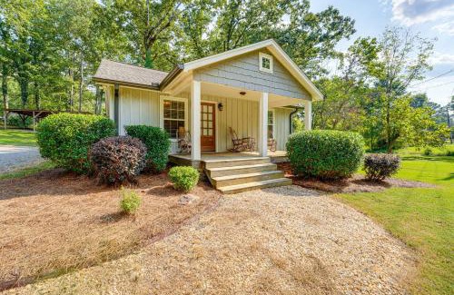Rome House | Peaceful Home with Porch and Yard, 5 Mi to Rome!