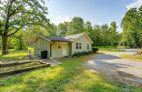 Rome House | Peaceful Home with Porch and Yard, 5 Mi to Rome!
