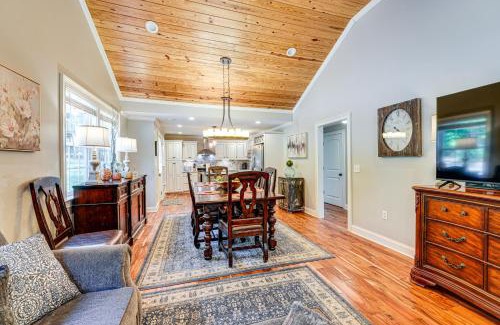 Rome House | Peaceful Home with Porch and Yard, 5 Mi to Rome!