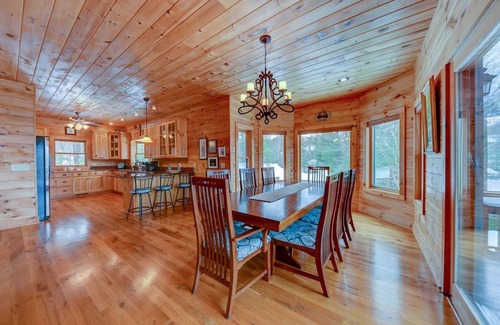 Ferguson Cabin | Peaceful Horizons-Views,WiFi,Pool Table,Hot Tub,SpaTub