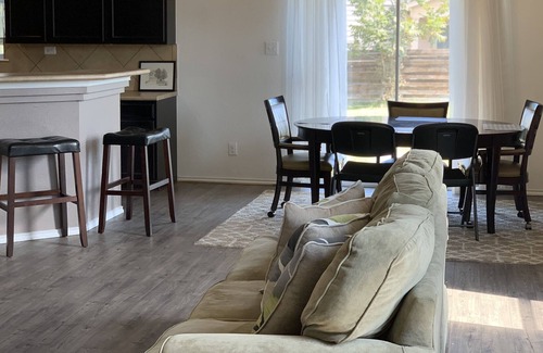 Southside House | Peaceful House close to Alamo