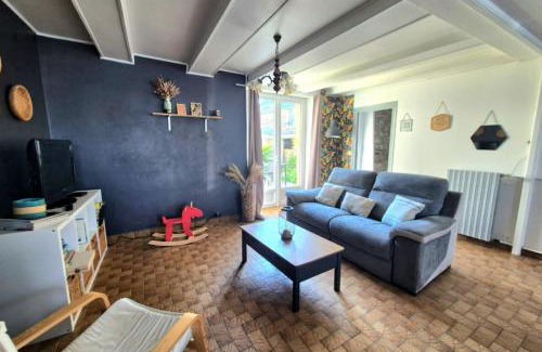 Le Vivier-sur-Mer House | Peaceful house with private outdoor space