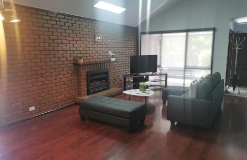 Mill Park House | Peaceful House In Mill Park Melbourne