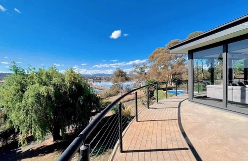 Granton Villa | Peaceful house with great ocean & mountain view!