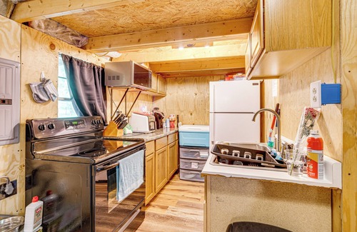 Barnhill Apartment | Peaceful Hunting Cabin < 3 Mi to Sam Dale Lake!