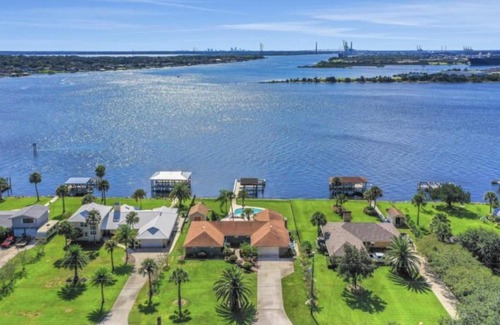 Northside House | Peaceful Island Retreat - Heated Pool - Gym - Private Dock