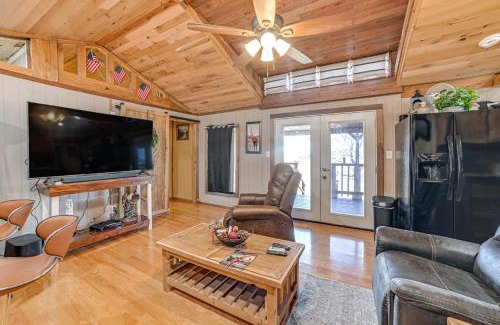 Oak Grove House | Peaceful Kentucky Countryside Cabin with Porch