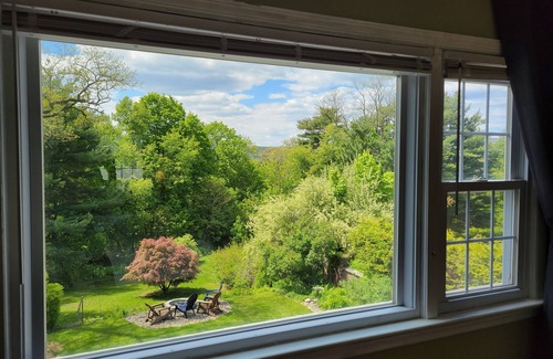 Kingston House | Peaceful Kingston Getaway in Easy Location