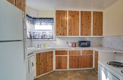 Klamath Falls House | Peaceful Klamath Falls Home w/Large Fenced Yard!