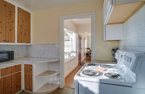 Klamath Falls House | Peaceful Klamath Falls Home w/Large Fenced Yard!