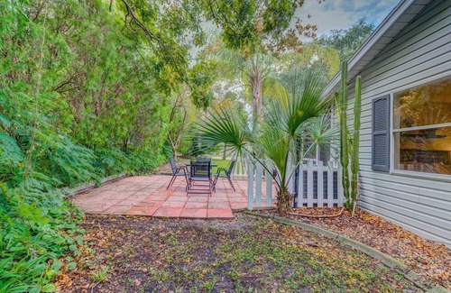 Del Mar Cottage | Peaceful Lady Lake Home w/Screened-in Porch!