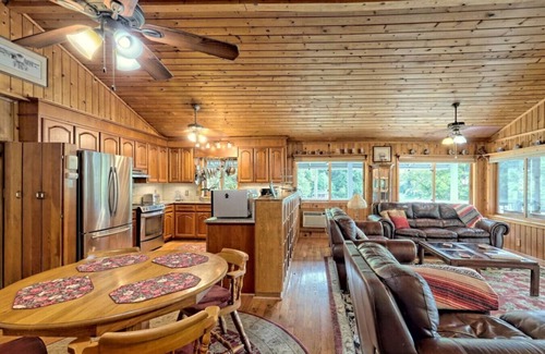 Clayton House | Peaceful Lake Burton Stay with Dock Access