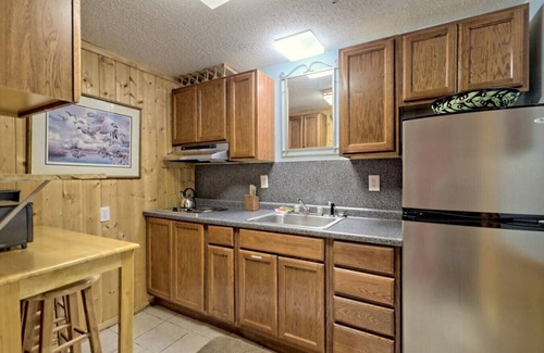 Clayton House | Peaceful Lake Burton Stay with Dock Access