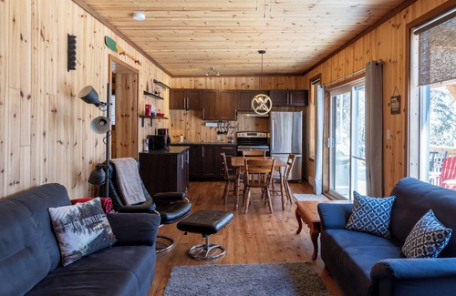 Portneuf Regional County Municipality Ski Chalet | Peaceful lakeside cottage