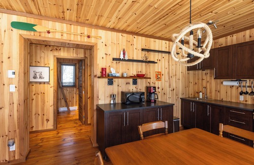 Portneuf Regional County Municipality Ski Chalet | Peaceful lakeside cottage