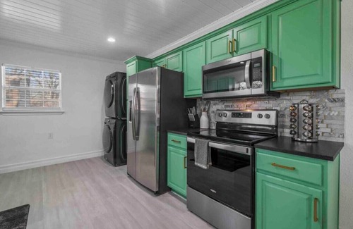 Little Elm House | Peaceful Lake Cabin in City Getaway Hot Tub, Beach, & Spacious Deck