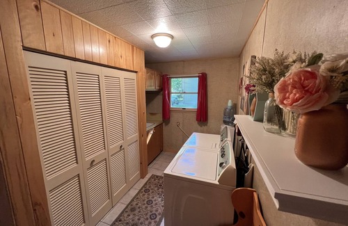 Traverse City House | Peaceful Lake House w amazing sunsets, Kayaks, Fireplace & Sauna. Dogs welcome.