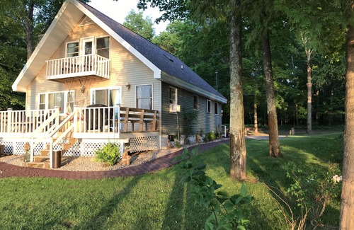 Traverse City House | Peaceful Lake House w amazing sunsets, Kayaks, Fireplace & Sauna. Dogs welcome.