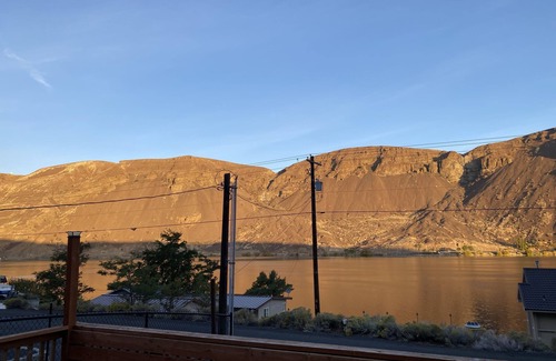 Coulee City House | Peaceful Lake House with View of Blue Lake. Coulee City, Wa.