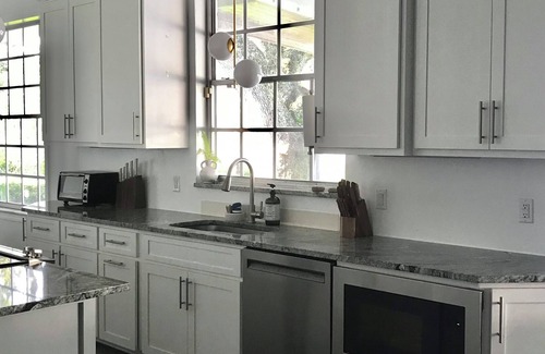 Lake Alfred House | Peaceful Lake House retreat. Family and pet friendly near Disney World!