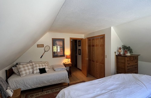 Liberty House | Peaceful Lake Retreat On An Island You Can Drive Onto!