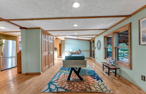 Deerfield Cabin | Peaceful Lakefront Cabin Retreat with Hot Tub!