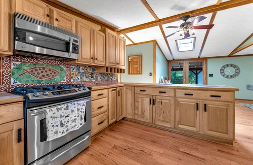 Deerfield Cabin | Peaceful Lakefront Cabin Retreat with Hot Tub!