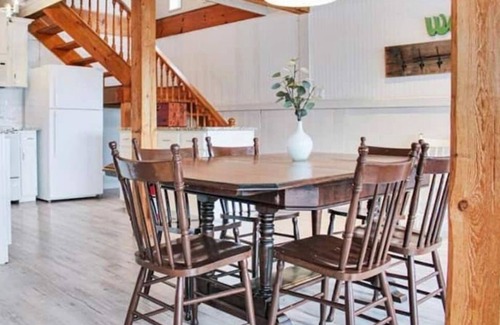 Joly Cottage | Peaceful Lakefront Cottage