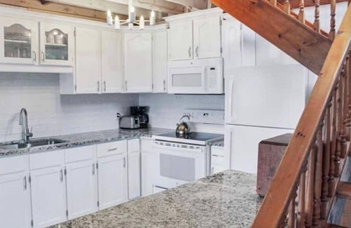 Joly Cottage | Peaceful Lakefront Cottage