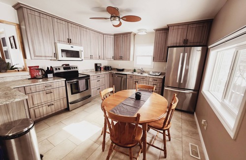 Admaston/Bromley Cottage | Peaceful Lakefront Cottage Pool Table King Bed Kayaksn
