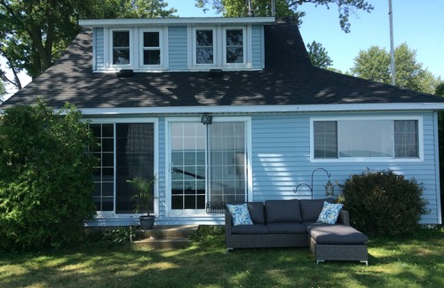 Town of Essex House | Peaceful Lakefront Cottage~Clean & Comfortable, BBQ, FirePit, nr wineries beach