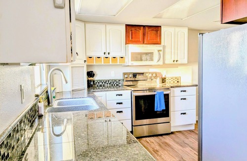 Moses Lake House | Peaceful Lakefront Getaway : Private Dock & Views!