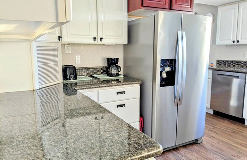 Moses Lake House | Peaceful Lakefront Getaway : Private Dock & Views!