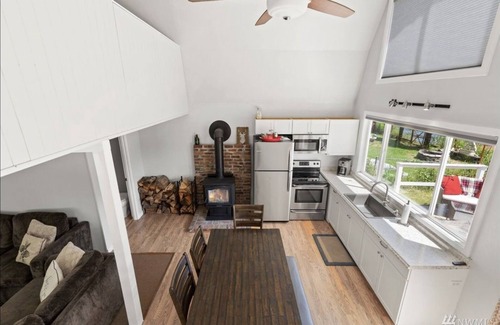 Eatonville House | Peaceful Lakehouse on Ohop