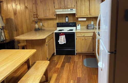 Kelso Cabin | Peaceful Lakeside Cabin