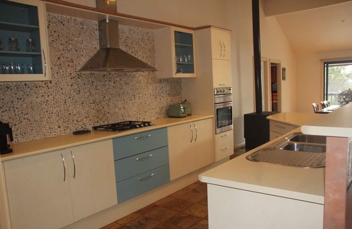 Elizabeth Beach House | Peaceful Lakeviews, Pool and a stroll to Elizabeth Beach- linen provided