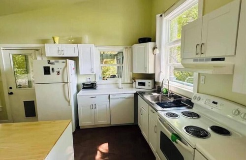 Andersonville Cabin | Peaceful lakeview cabin with private dock & dog run