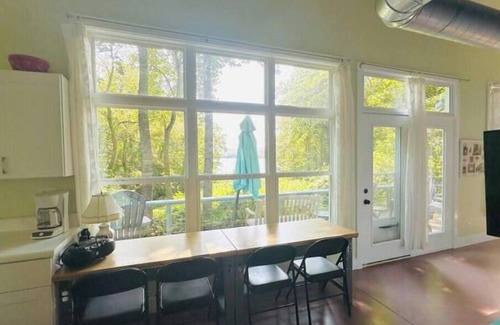 Andersonville Cabin | Peaceful lakeview cabin with private dock & dog run