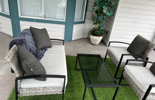 Maple Ridge House | Peaceful Large Modern Home 3 BRD 2 Bath + Kitchen
